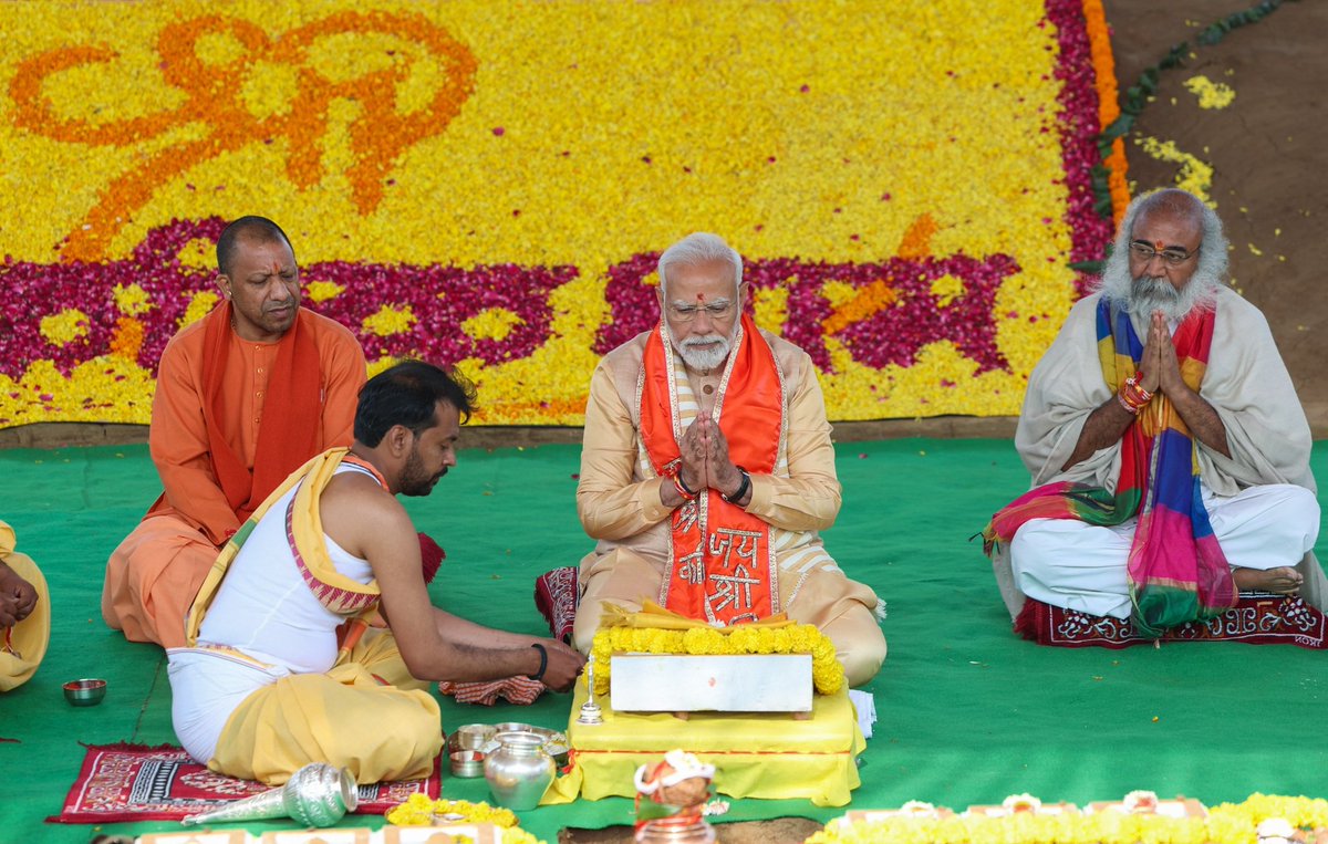 viswadeep12345's tweet photo. #संभल (यूपी) मे आदरणीय आचार्य प्रमोद कृष्णम जी के तत्वाधान मे देश के यशस्वी प्रधानमंत्री मा. @narendramodi जी द्वारा श्री कल्किधाम में हुए भूमि पूजन व शिलान्यास समारोह में रहने का सौभाग्य प्राप्त हुआ। 🙏
जय श्री परशुराम 🚩
जय श्री राम 🚩🚩
@AcharyaPramodk https://t.co/AvZmpH4Xls