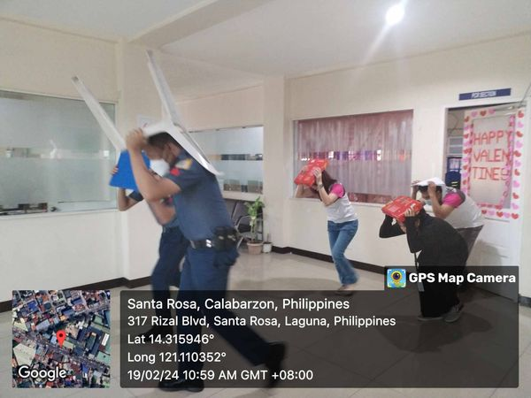 Starosa_Police's tweet photo. On February 19, 2024 at about 10:59 AM personnel of Santa Rosa City Police Station under the supervision of PLTCOL DWIGHT F FONTE JR, ACOP conducted Earthquake drill at Santa Rosa Component City Police Station Brgy. Tagapo, Santa Rosa City, Laguna. https://t.co/UCuGGVtoPZ