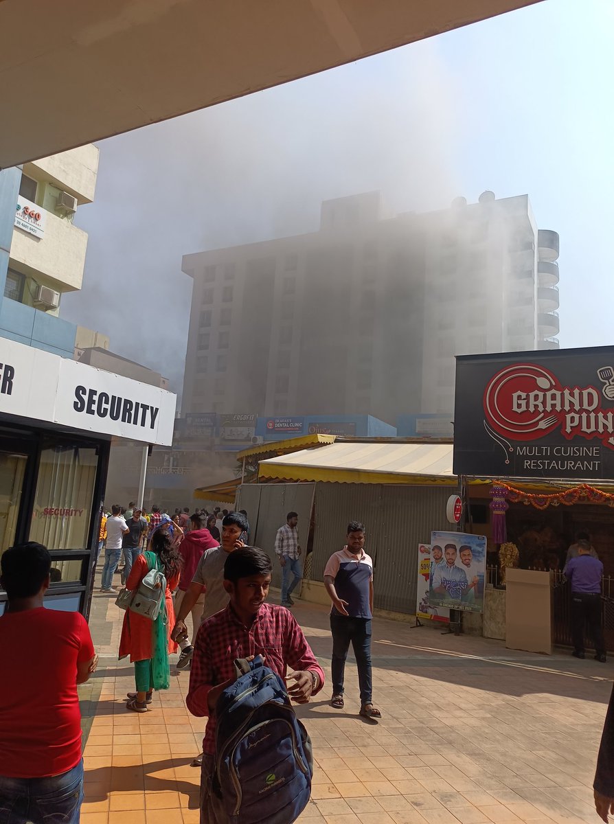 ChhatrapalA's tweet photo. Fire in Destination centre 😱😱😱
@magarpatta_city @Pune https://t.co/dTO8pnzmWG