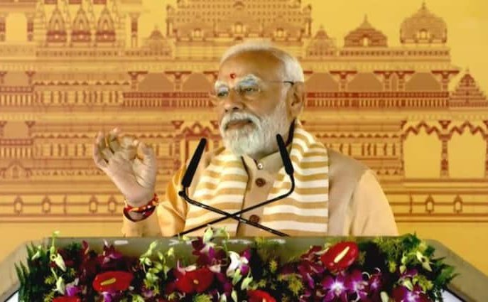 NewsAlgebraIND's tweet photo. BIG BREAKING NEWS 🚨 PM Modi takes dig at Supreme Court "Today If Sudama Gave Rice To Krishna, Supreme Court would dub it as Corruption" 🔥🔥

PM said : "Acharya Pramod ji, it is good that you did not give me anything. In today's era, if Sudama would give rice to Shri Krishna, a PIL would be filed in the SC & the judgment would come that something was given to Lord Krishna in corruption & Lord Krishna was doing corruption" ⚡