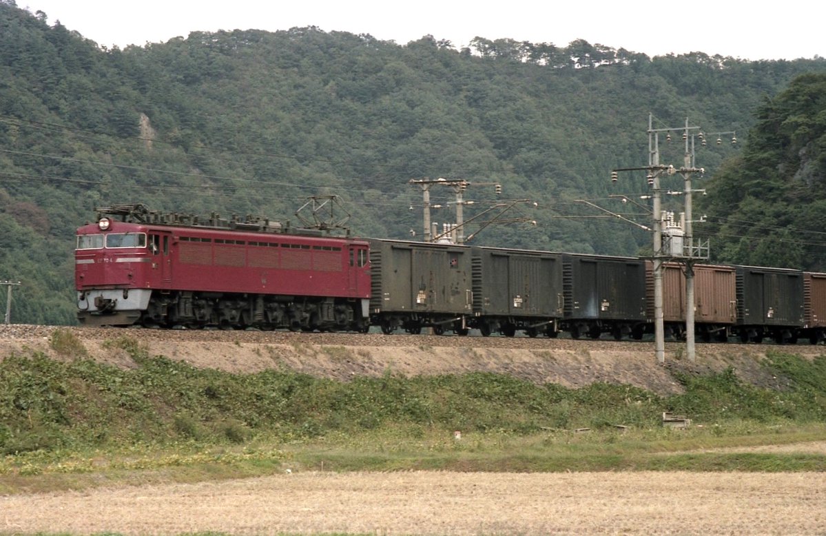 expresstokiwa's tweet photo. #ありがとう北陸本線
普通列車や貨物列車など地味な運用ばかりだったけどEF81に淘汰されるまでは北陸本線の主だった #EF70 の存在も忘れないで❗️
#EF704 (不明)
#EF7015 (260レ)
#EF7041 (9518レ)
#EF701004 (222レ) https://t.co/IVhMgy0GDe