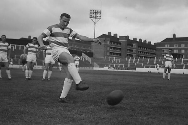 1961: #QPR Legend Mark Lazarus. #WhiteCity Estate. Jim Towers, Brian Bedford and Jimmy Andrews look on.