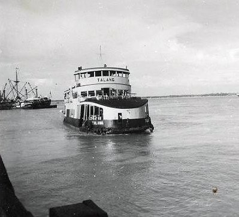 nmraziz's tweet photo. Suasana di Penang sekitar tahun 1952 https://t.co/Yb0UvK8gvi