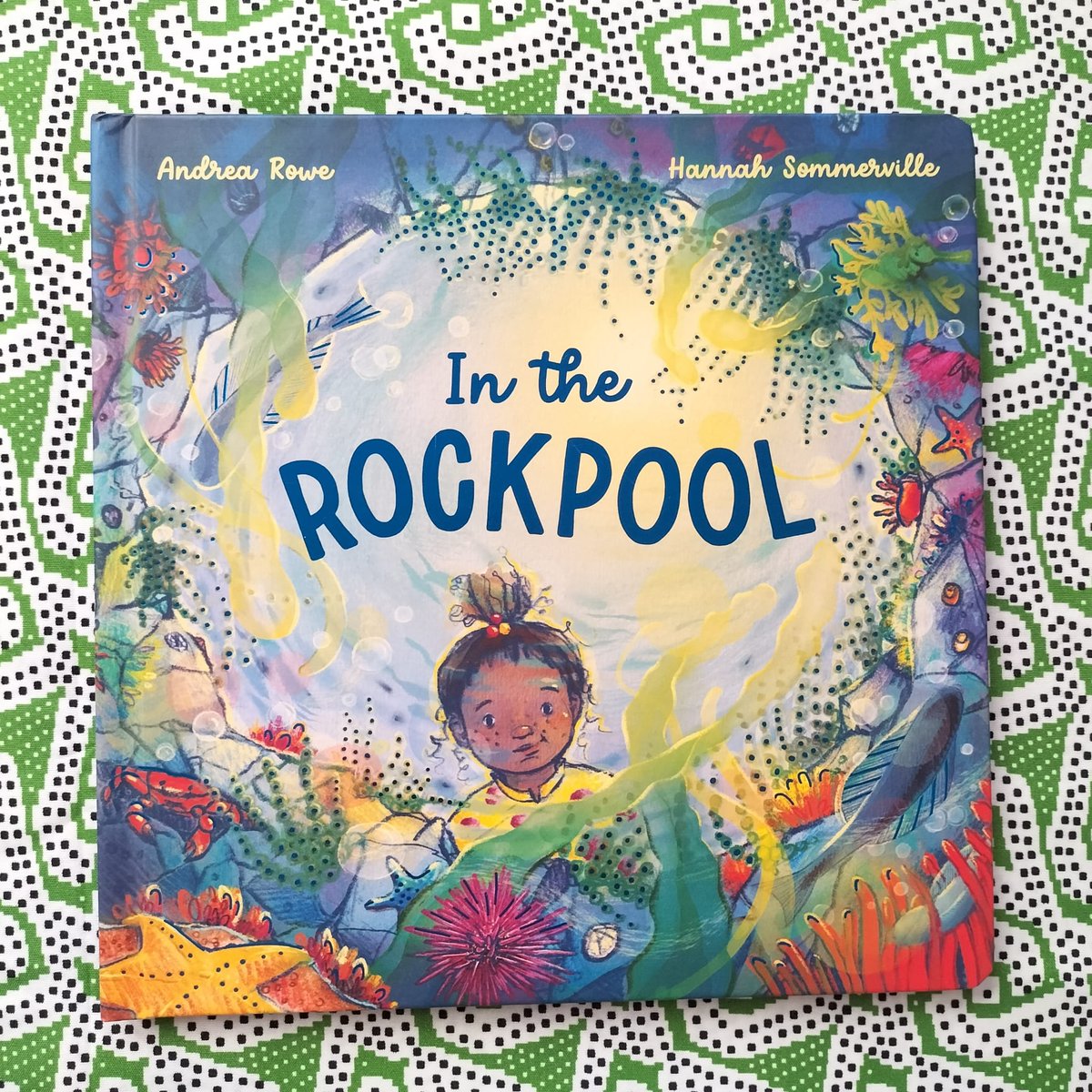 onemorepageAU's tweet photo. Liz's latest read is a very cute exploration of the wonders to be found in rockpools, from clams to sea stars. Follow a curious kid &amp; a gang of friends as they discover what lives in the rockpool. IN THE ROCKPOOL by Andrea Rowe &amp; Hannah Sommerville is perfect for early PB readers https://t.co/wo3rz1CZGe