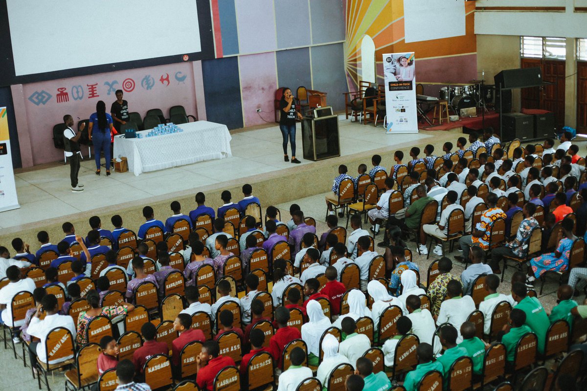 ChildInTech's tweet photo. Pens and books were prepared to record what was learned during the Child In Tech  [Chocolate-With-Tech] conference. 🍫❤️

We loved the children's curiosity and attentiveness, as well as their wonderful smiles. 💜
#childintech #youngleaders #tech https://t.co/e3zMM6UZ5e