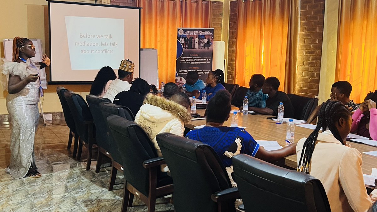 jps_bda's tweet photo. @jps_bda trains youth on faith-based mediation. Given the current context in the Northwest and Southwest Region of Cameroon, there is need for people of faith to take part in mediating conflicts. @LauraTufon @FajongA @MaliMarthaNoel2 @AgborNkonghoF @RefugeesCmr https://t.co/VBLrvGeJTE