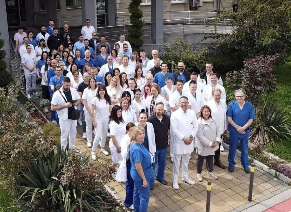 Udruženje privatnih lekara je Osnovnom sudu u Nišu podnelo krivičnu prijavu protiv svih lekara KBC Niš koji su sproveli akciju "čišćenja liste čekanja" operacija na srcu, tako što su 66 vikenda radili samoinicijativno i besplatno.

Kakvi smo mi to ljudi? Eto takvi..