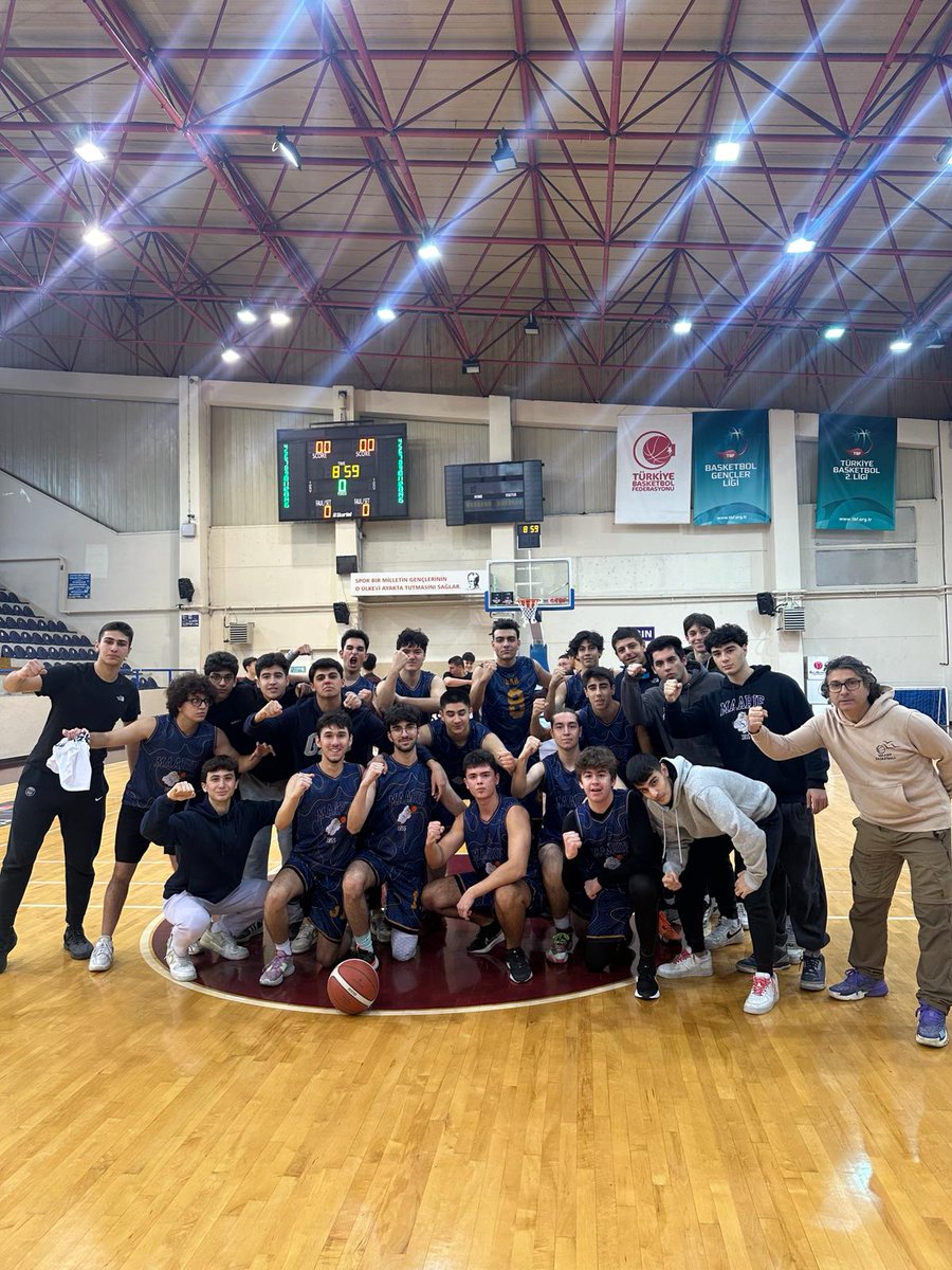 Finaldeyiz.... Okulumuz öğrencilerinden oluşan KADIKÖY MAARİF SPOR KULÜBÜ Erkek Basketbol Takımımız İlçe Basketbol Turnuvasında finale kaldı .Öğrencilerimizi ve takımımızın  koçu Mustafa KÖKSELSU öğretmenimizi tebrik ederiz.💚💛🏀🏀