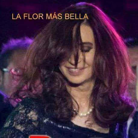 FMLaOportunidad's tweet photo. #CristinaCumple 🥳
Porque tengo memoria de los años 
más felices 
Porque el amor que nos diste es inmenso 
Por ser contemporánea de tu vida 
Porque sos compañera✌️
Porque te amo tanto que si no existieras te inventaría 
El AMOR tiene cara de mujer y se llama 
Cristina 🇦🇷 https://t.co/pBRkxr42Qw