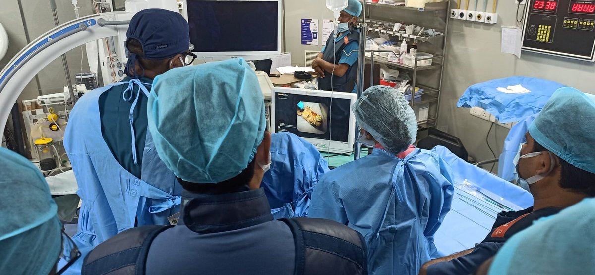 Recap of a recent session at The Flexible Ureteroscopy Training & Evaluation Program (FLUTE), AINU Hyderabad led by @drragoori! Participants delved into the nuances of performing RIRS, mastering hand movement coordination for #calyx access, and selecting the right stone basket.