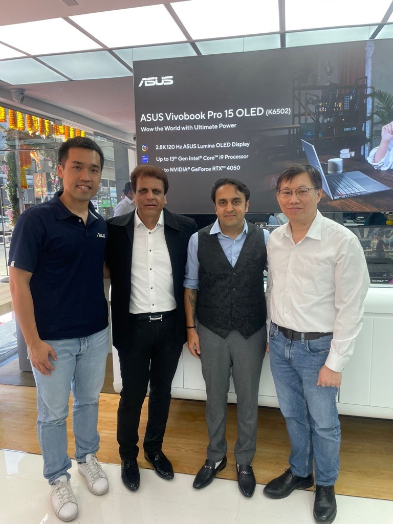 ASUS today unveiled its first Hybrid (Pegasus & ROG) store in Nashik. store displays Consumer Notebooks, ROG PCs & Laptops, All-in-one PCs, Gaming DT Accessories & Creator series, dedicating an experiential zone for gamers community in India. #retailexpansion #asus #Nashik #india