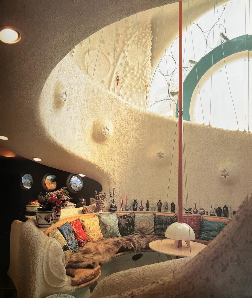 recyclat's tweet photo. Das Zuhause von Eugene Tssui, 1995 https://t.co/pd6hHZDR5i