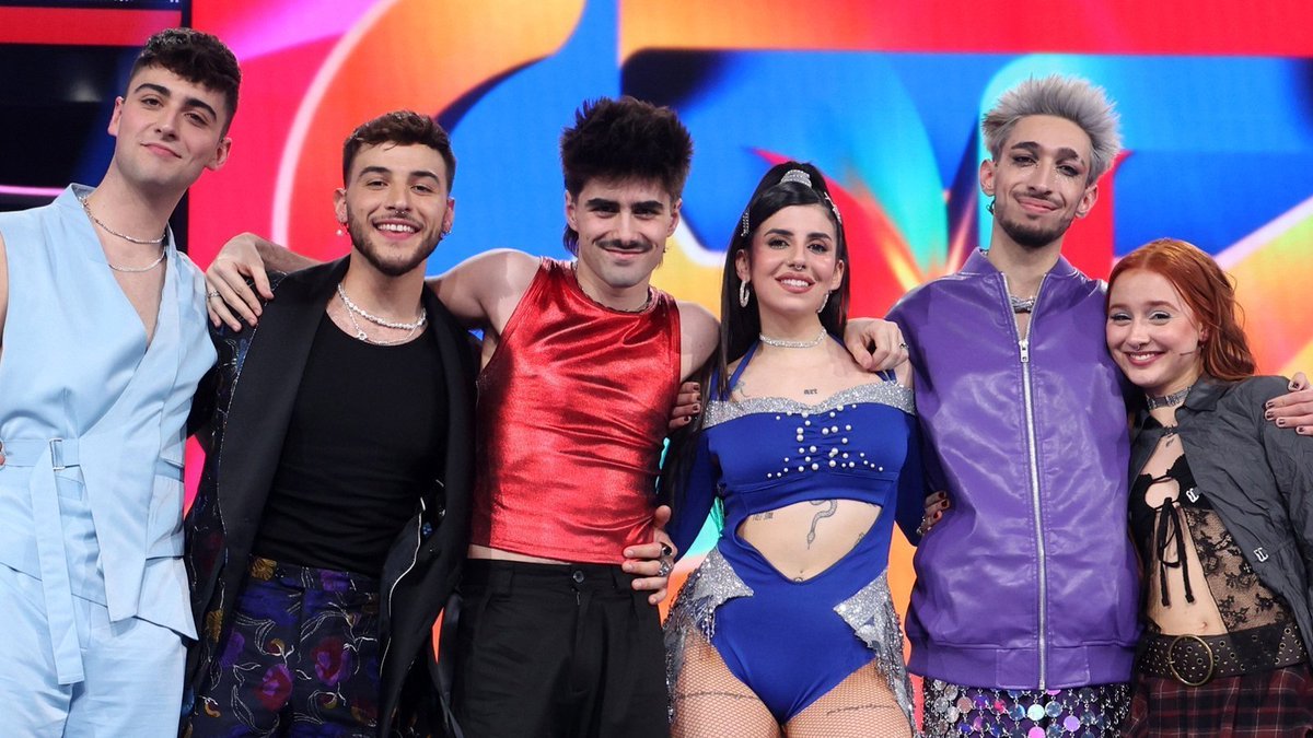 OT24h's tweet photo. 🎲  DÍA DE GALA FINAL | TU PORRA

Comenta el orden en el que crees que quedarán clasificadxs esta noche :

🏆 Ganador/a
🥈 Subcampeón/a
🥉 3er puesto
4⃣ 4º puesto
5⃣ 5º puesto
6⃣ 6º puesto

#OTDirecto19F