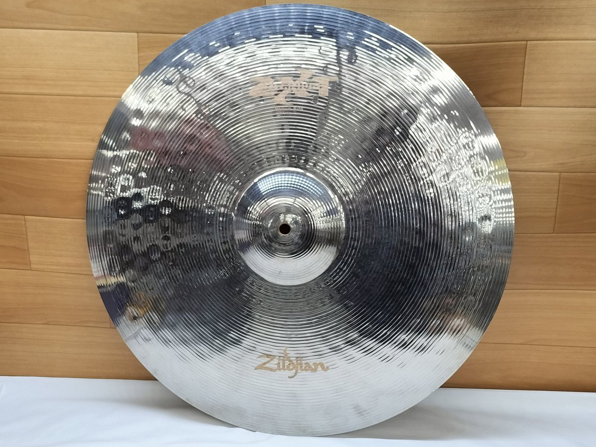 hardofftakikawa's tweet photo. 銀色のロックなシンバル入荷！

#ハードオフ #hardoff #リユース #中古 #zildjian #シンバル #銀色のやつ https://t.co/JB2y9tn5b7