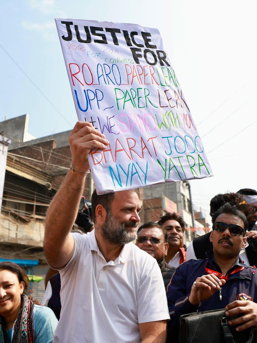panditaain04's tweet photo. Paper "leak", sarkar "weak" https://t.co/V2kDIa7jxZ