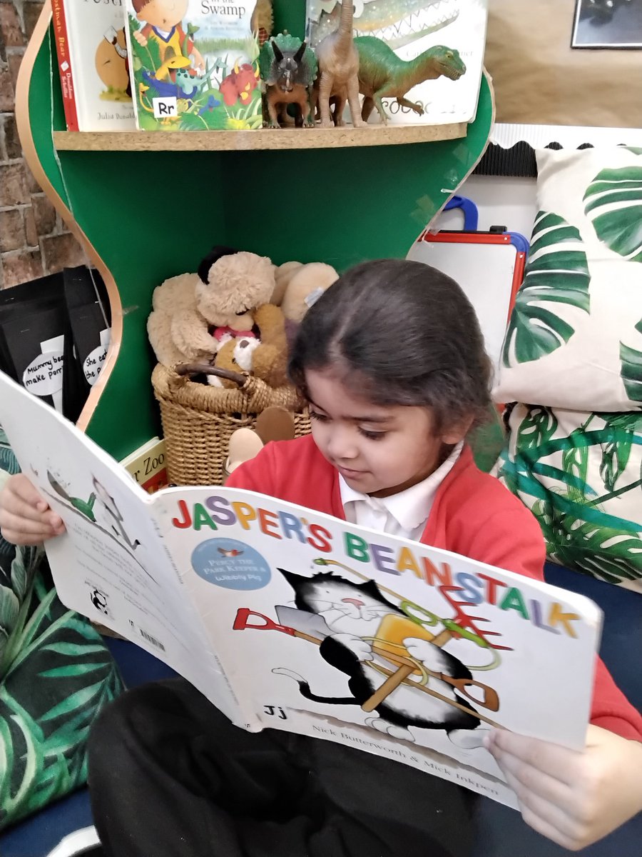 MarlboroughPrim's tweet photo. Nursery are busy doing different activities to learn the story Jasper's Beanstalk. #eyfs #nursery #voice21 #jaspersbeanstalk #nickbutterworth #mickinkpen https://t.co/aIi966DWag