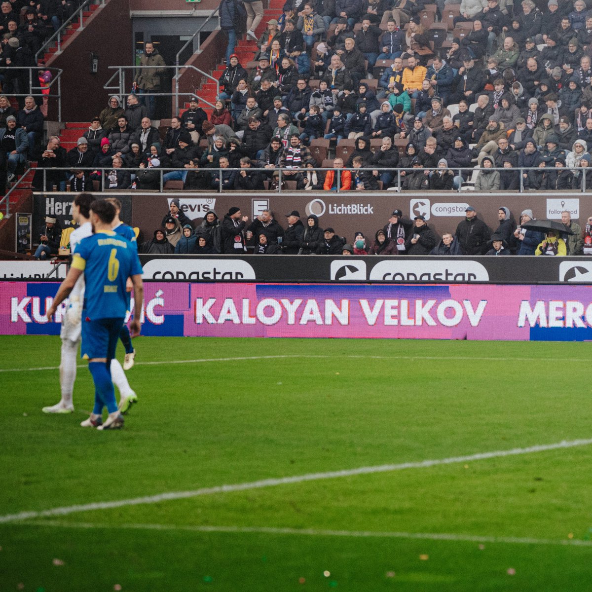 fcstpauli's tweet photo. Vier Jahre nach dem Anschlag in #Hanau haben wir beim Heimspiel gegen Braunschweig an die neun Opfer erinnert, die ein 43-Jähriger aus rassistischen Motiven ermordete.
#fcsp #fcspebs #saytheirnames https://t.co/eb35xI16rA