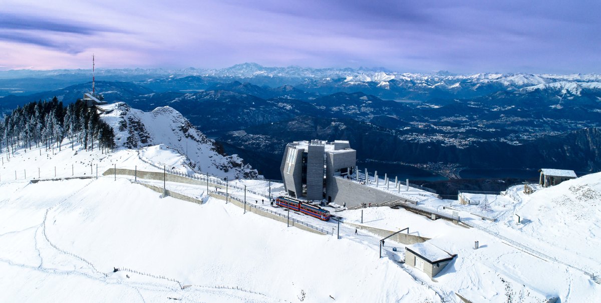 🇨🇭🚂 Raggiungi la vetta del #MonteGeneroso in treno, approfitta dello sconto del 50% sul prezzo del biglietto fino al 31 marzo! Scopri l'offerta dedicata: montegeneroso.ch/it/offerta-inv… @ticinoturismo #svizzera #offerte #treni #mariobotta #fioredipietra