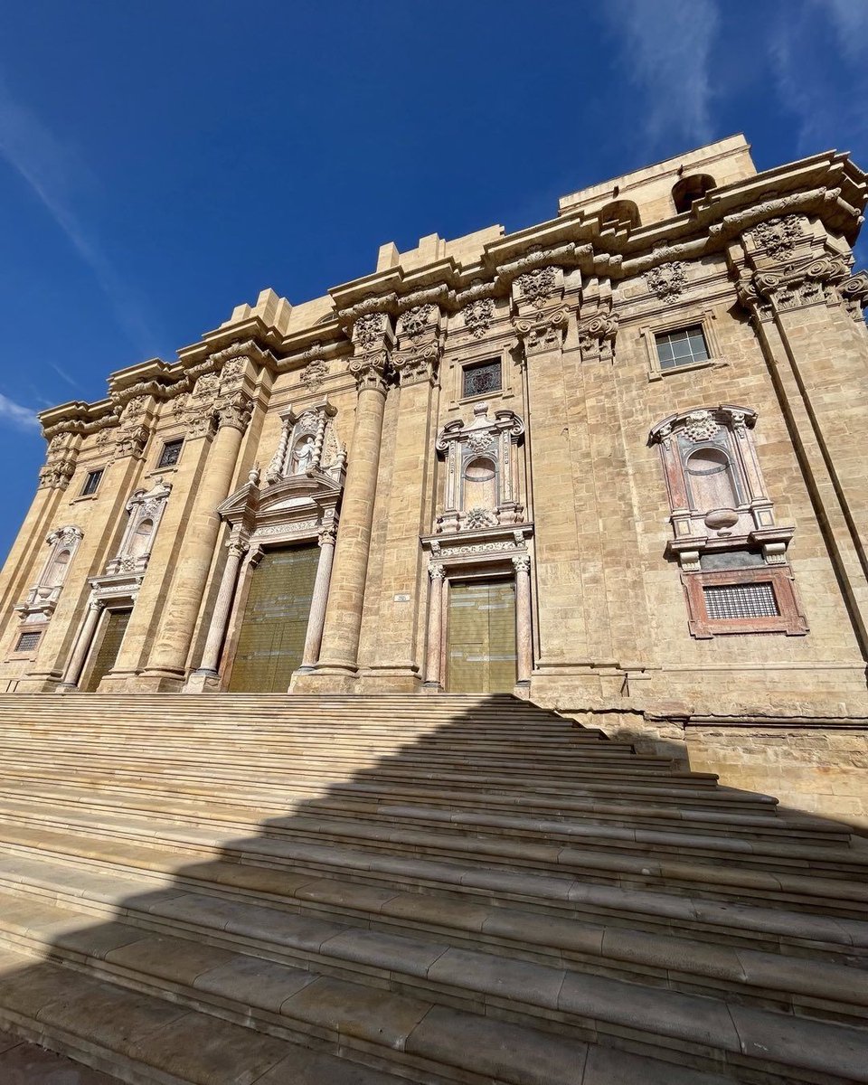 🏰 La façana barroca de la catedral et sorprèn des de qualsevol punt de vista. 🌟
📷 @rosafrutos6
📷 <a href="/jordimonllao/">jordi monllao</a>
📷 @silviadelfaro

#TortosaAunPas #terresdelebre #catalunyaexperience #ciutatsambcaracter #GrandTourCatalunya #travel #spain