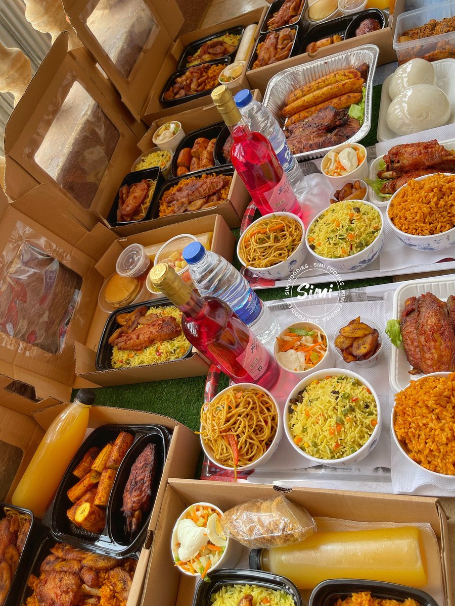 SisiSimifoodies's tweet photo. To my new followers, my name is Simi 😁the madam at  @Simifoodies. I sell homemade meals  to satisfy those your tummy cravings and over here I serve you premium food at affordable price 😊 like 

Foodbowls
Food trays
Food boxes
Trays of food 
Lunch pack in bulk

Location is Lagos.

P.S: I don’t cook everyday, I have days I make my meals and you can also preorder, I don’t sell a single pack, minimum is 5packs and above. I have some axis in Lagos I don’t deliver to, I don’t do 6am-8am delivery, I don’t do payment on delivery, I don’t take half payment. You can’t get a foodtray same day delivery, Thank you as I await your orders 😊