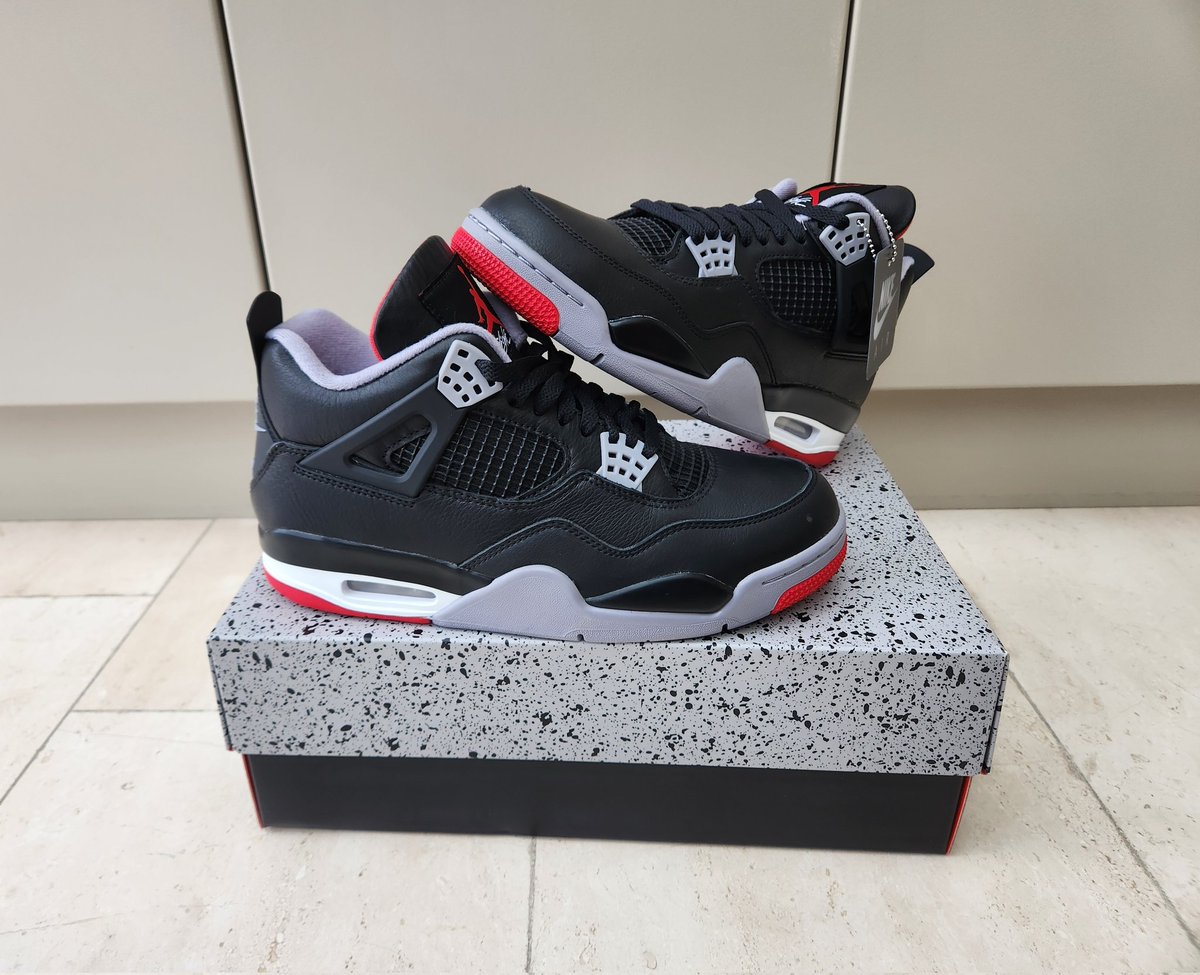 _JB88_'s tweet image. Got me another pair of Jordan 4s. Always love the Bred colorway 🤩 @ClarkKentJeans