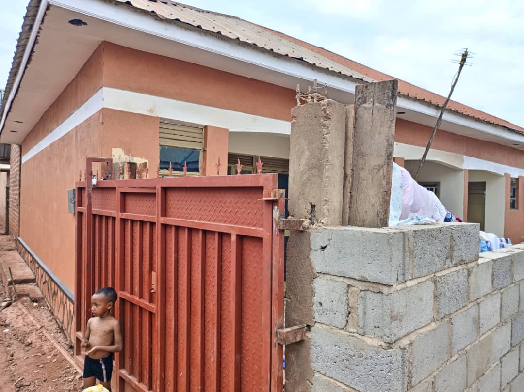 shukranproperty's tweet image. #NANSANA GGANDA
3 Rental Units -  Double Rooms 
Monthly Income of #750K 
All with Bathrooms Inside &amp;amp; Outside Store
Asking Price -  #65M
Call 0706592177