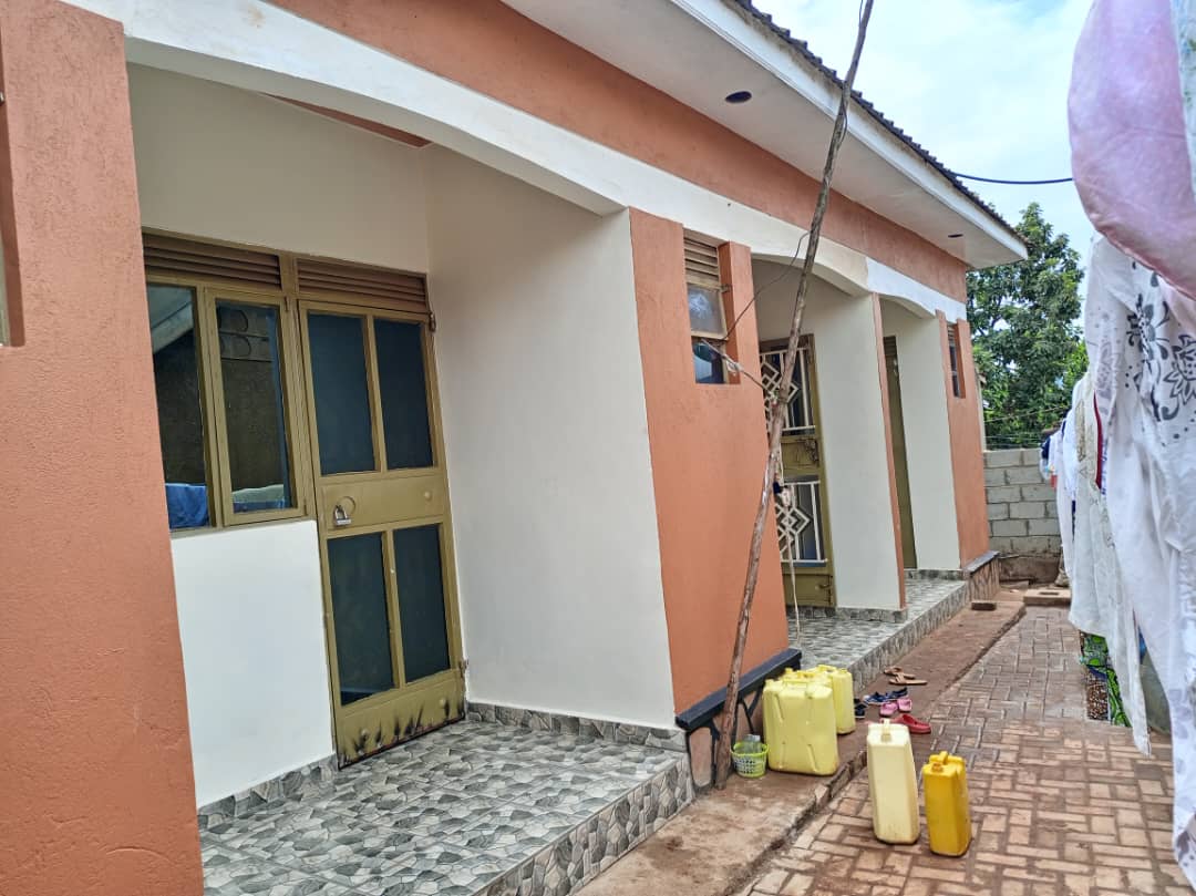 shukranproperty's tweet image. #NANSANA GGANDA
3 Rental Units -  Double Rooms 
Monthly Income of #750K 
All with Bathrooms Inside &amp;amp; Outside Store
Asking Price -  #65M
Call 0706592177