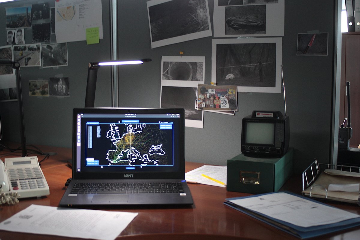 vantpc's tweet photo. 💻🕵️♂️Recuerdos de cuando nuestros equipos linuxeros ayudaron a resolver casos policiales para la serie "No te puedes esconder" de #Netflix
#notepuedesesconder #serie #comisaría #ordenadores #inteligencia #vant https://t.co/UBOUjhIoi0