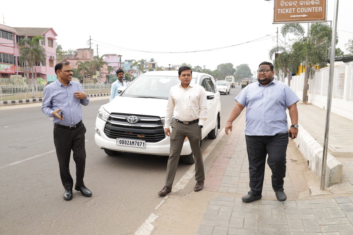 KMCKataka's tweet photo. ensure water cleanliness. They were accompanied by City Engineer and other concerned officers and staff.
#Review #WaterManagement #Taladanda #CMC
@CMO_Odisha @MoSarkar5T @Culturedeptt @HUDDeptOdisha @SSingh_odisha @CuttackDM @IPR_Odisha @cda_cuttack https://t.co/2aRFpW3bXZ