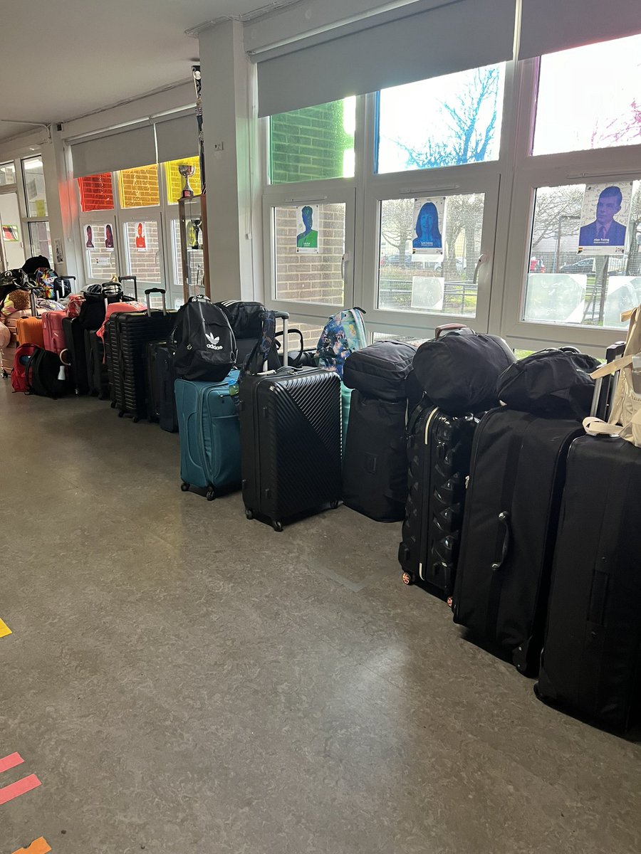 And we are off! We are very excited about our week <a href="/SOECDounans/">Dounans Centre</a> - follow #ThorntreeDounans24 for more updates. <a href="/thorntreeheidie/">geraldine smith</a> <a href="/ThorntreeHT/">thorntreeprimary</a> <a href="/MrKellyGCC/">Mr Kelly</a>