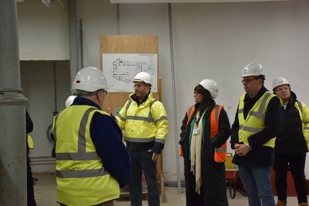 Cafodd CurtainUp, @Bois_ GoetreHen, Cymdeithas Theatr Gerdd Maesteg a <a href="/Funk_Force/">Funk Force</a> gyfle i ymweld â <a href="/MaestegTownHall/">Neuadd y Dref Maesteg Town Hall</a> i weld y gwaith ailddatblygu 👇 
bridgend.gov.uk/cy/newyddion/g…