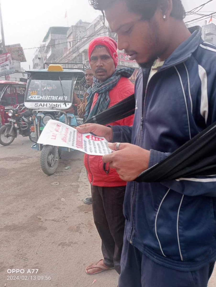 LabourlineDelhi's tweet photo. Awareness Campaign of India Labourline among the construction workers at Gulabi Bagh Labour Chowk Delhi. https://t.co/sI6ruQNtWR