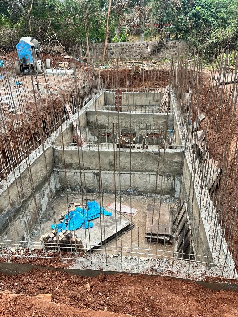 SCRailwayIndia's tweet photo. #SCRInfraUpdates #BIDAR Railway station -Development works in progress, #NayaBharatNayastation. Station will feature modern facilities and improve passenger amenities https://t.co/VL0MUi0t0t