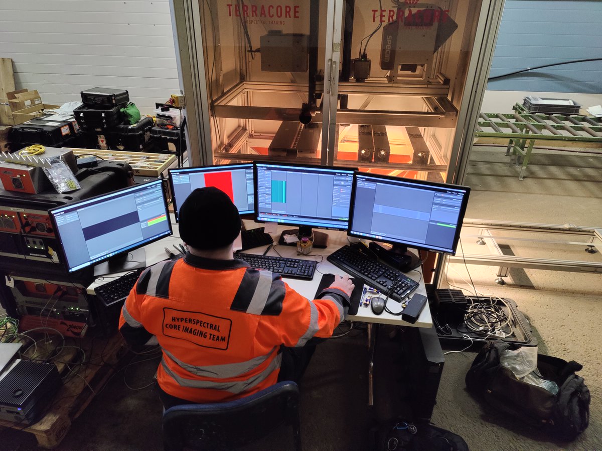 SpecimSpectral's tweet photo. Camera testing at @GeoPool_Ltd  in Sodankylä with the SisuRock workstation from TerraCore.

#behindthescenes #hyperspectral #specim #mining #drillcore https://t.co/tuu28W8W3O