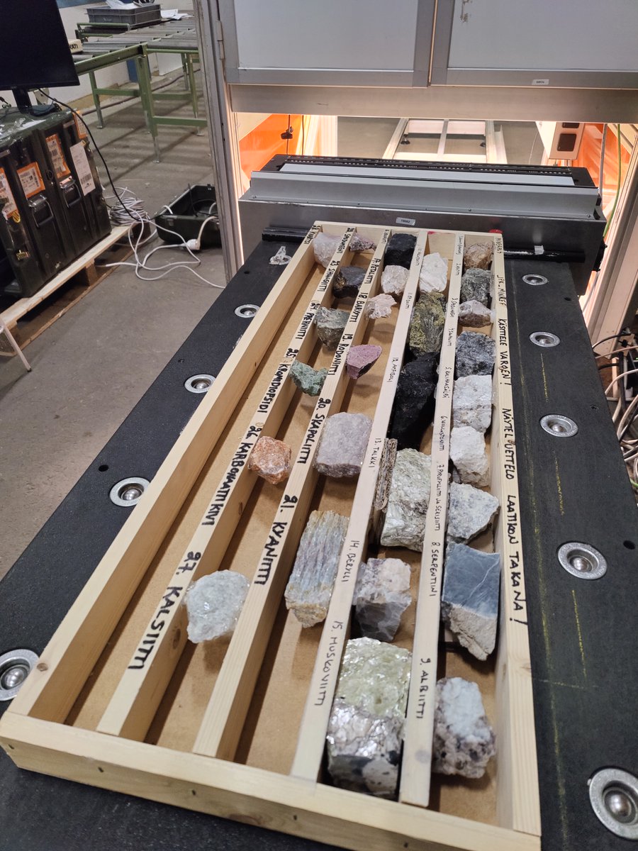 Camera testing at <a href="/GeoPool_Ltd/">GeoPool</a>  in Sodankylä with the SisuRock workstation from TerraCore.

#behindthescenes #hyperspectral #specim #mining #drillcore