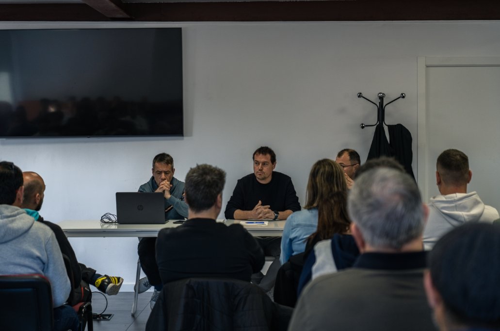 industriaccooma's tweet photo. 🧪 Asamblea en Madrid Convenio de la Química por el conflicto del incremento salarial

No aplicar la subida salarial del 10,3% es una decisión “errónea, arbitraria y discriminatoria” que no vamos a permitir y que afecta, fundamentalmente, a las personas más jóvenes. https://t.co/lnbKADrrVf