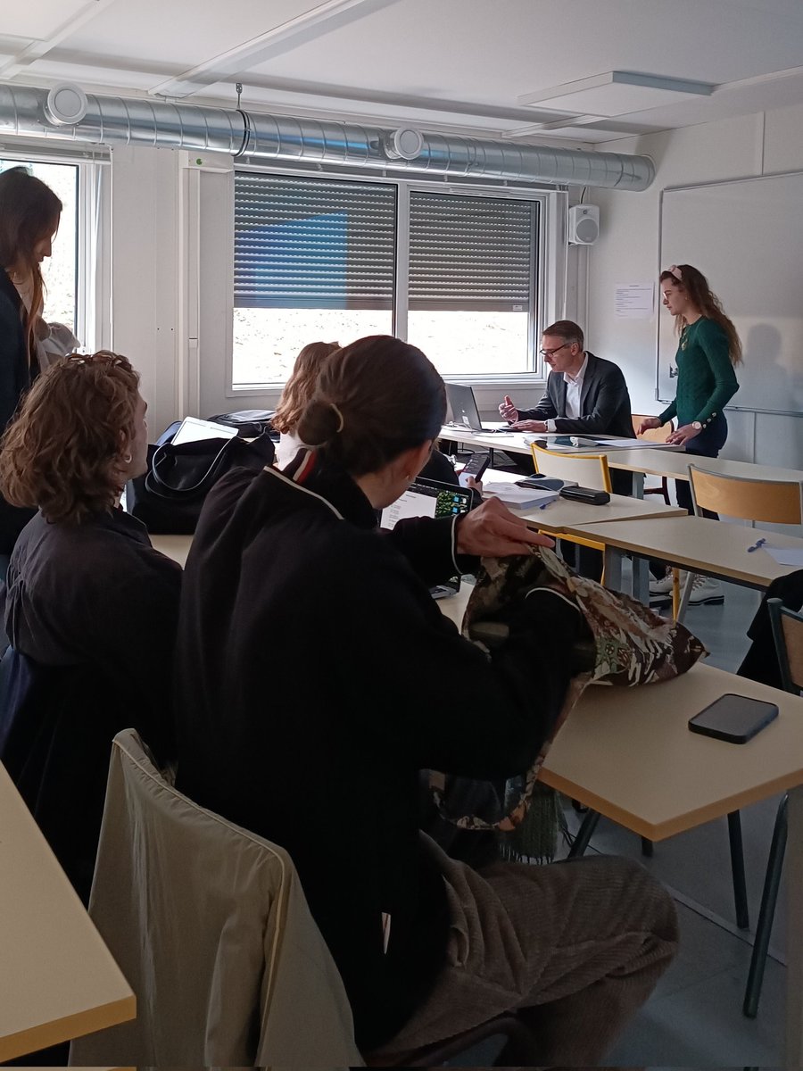 Art_Archeo_UFC (@art_archeo_ufc) on Twitter photo Retour sur les journées de présentation des travaux de recherche de nos étudiants de M1 et M2 en histoire de l'art 🎨🖌️🏛️. Des sujets et des approchés aussi riches que variés et qui montrent la vitalité de la recherche en HDA à l'<a href="/fc_univ/">université de Franche-Comté</a> Retour sur les journées de présentation des travaux de recherche de nos étudiants de M1 et M2 en histoire de l'art 🎨🖌️🏛️. Des sujets et des approchés aussi riches que variés et qui montrent la vitalité de la recherche en HDA à l'<a href="/fc_univ/">université de Franche-Comté</a>