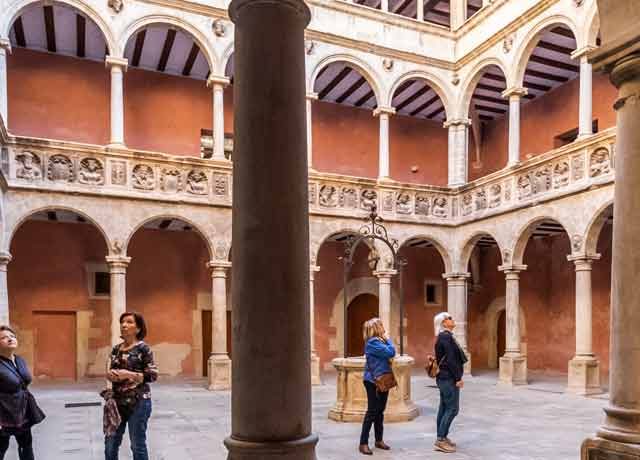 🌟 Coneixes la Tortosa Card? La teva clau per descobrir Tortosa de la millor manera. Adquireix-la a l'oficina de turisme o als punts d'informació. No te'n perdis! 😍🏛️🗺️
📷 bit.ly/46DbYWO
#TortosaAunPas #terresdelebre #catalunyaexperience #ciutatsambcaracter