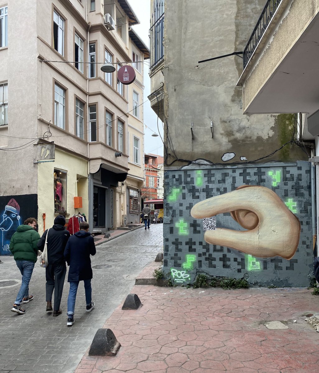 RobRunn3r's tweet image. I had a very fun and interactive time. I thank everyone who is interested. 

@ittybits_eth  #ittybits #etherscription

#istanbul #mural