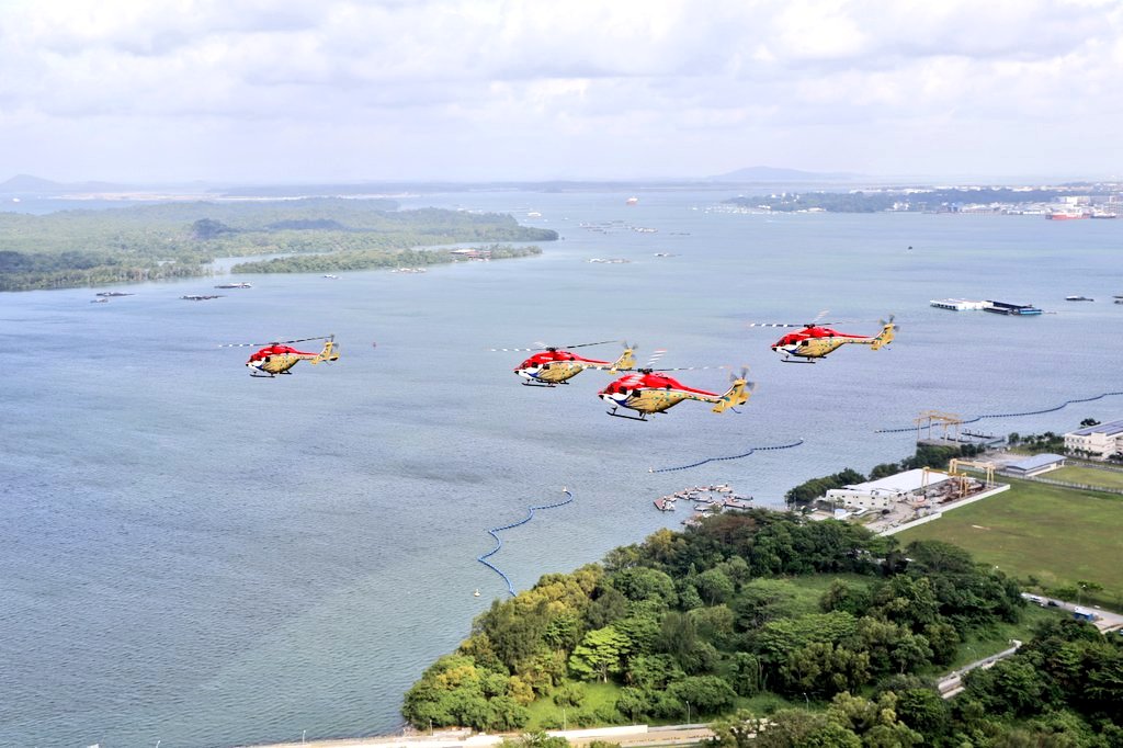 🔸The #SarangHelicopter Display Team is all set for #SingaporeAirshow2024 🔸After arriving in Singapore @sarang_iaf conducted its first practice display on 18th Feb 2024 🔸#SGAirshow2024 is scheduled to be held from Feb 20th–25th, 2024. Details👉pib.gov.in/PressReleasePa… @IAF_MCC