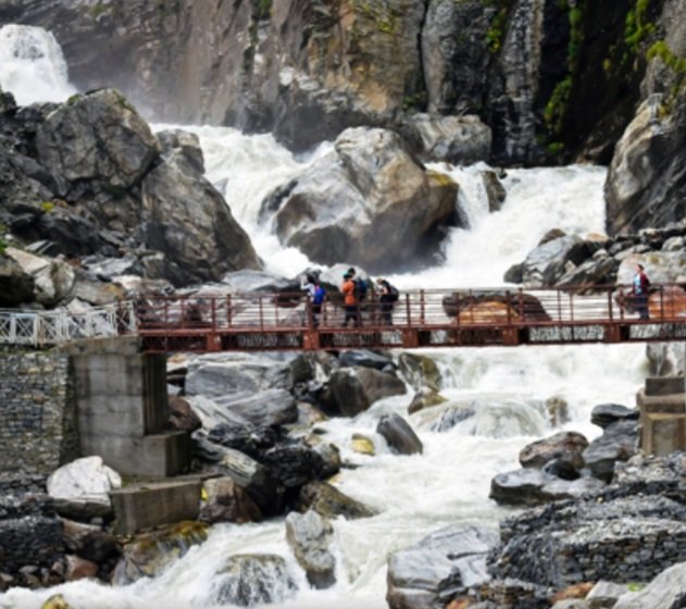 IndiainSlovenia's tweet image. 5➡️ Nacion. park Valley of Flowers #VOF se nahaja visoko v #Himalaji #Uttarakhanda v 🇮🇳, Triglavski narodni park #TNP se nahaja v Julijskih #Alpah v 🇸🇮. Podnebje, flora in favna ter kultura parkov imajo veliko podobnosti, ki ponujajo podobne izzive, da se učijo drug od drugega.