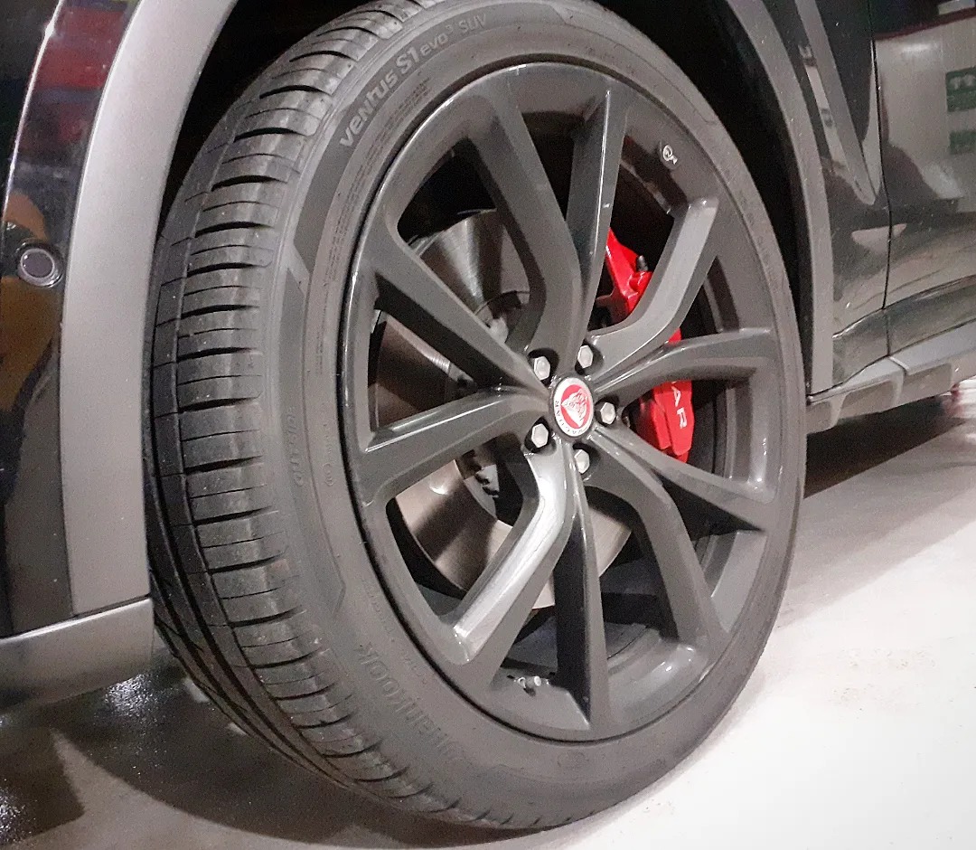 DetailingMadrid's tweet photo. Entregamos este #jaguar #fpacesvr impresionante.
Detallado exterior más detallado interior. https://t.co/Lkuoz3dLZU