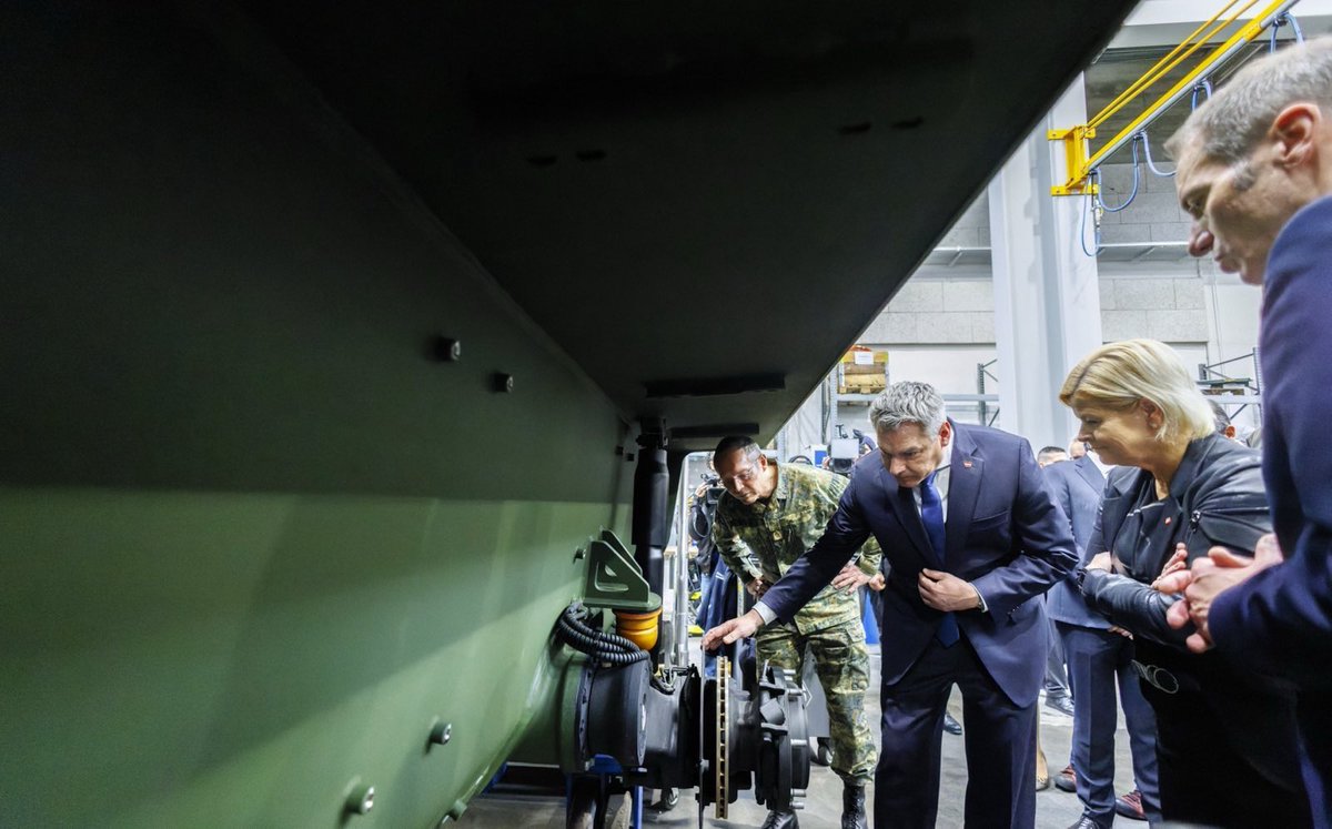 karlnehammer's tweet photo. Österreich investiert in seine Sicherheit! Das #Bundesheer wird weitere 225 Pandur-Fahrzeuge anschaffen und damit seine Fahrzeugflotte erweitern. Dafür investieren wir 1,8 Mrd. Euro. 70 % der Wertschöpfung bleiben in Österreich, der Pandur ist weitgehend „Made in Austria“. Nur eine wehrhafte Demokratie und ein gut ausgestattetes #Bundesheer können unsere Neutralität schützen. Dafür stehe ich, das ist auch Teil meines #Oesterreichplan|s.