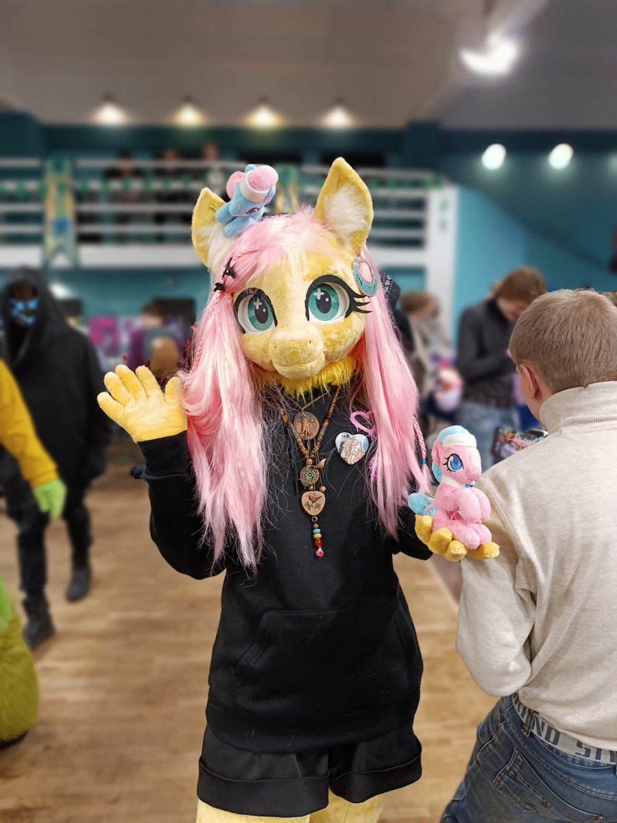 essorille's tweet photo. Some pictures from Mi Amore Fest
That was great fest, really happy that we were there! 
#cosplay #fluttershy #treehugger #fursuit https://t.co/AQHsfq24jw