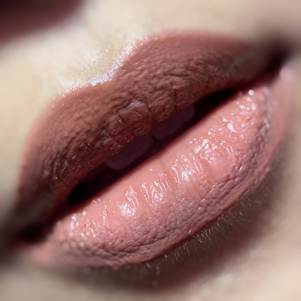 rachiecha's tweet photo. my alter ego…

kalo foto-foto di dalem rumah suka pake warna gonjreng, pas hangout cuman pake warna nude 😅

cuman pake lip vinyl tapi finishnya cakep 👍🏼 #makeupcaca #racuninmakeup https://t.co/RGhHhMXn6J