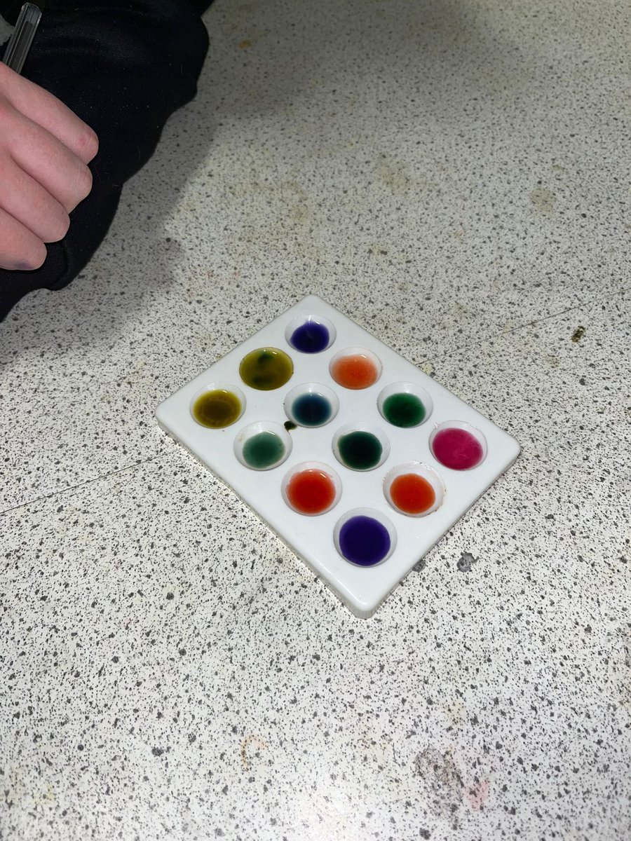 WilliamwoodHS's tweet image. S1 Scientists improving their practical skills by testing the pH of common household acids and alkalis 👩‍🔬🧪🧑‍🔬 #wwhsscience