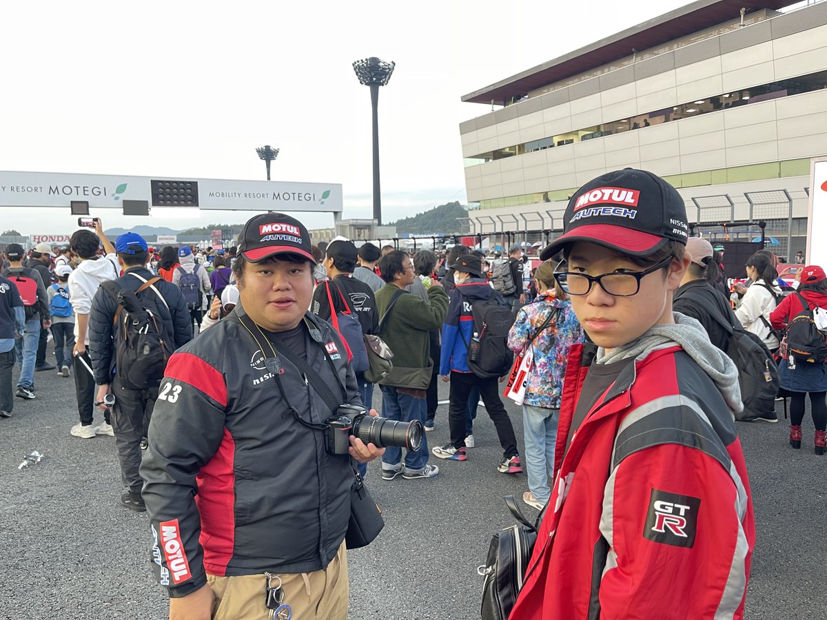 F1もこの格好で行きます！
F1グッズを持ってないのと、
NISSAN以上に熱く応援できるところがないので、NISSAN応援魂📣を角田選手に送りたいと思います！
go!go!角田ってね！！