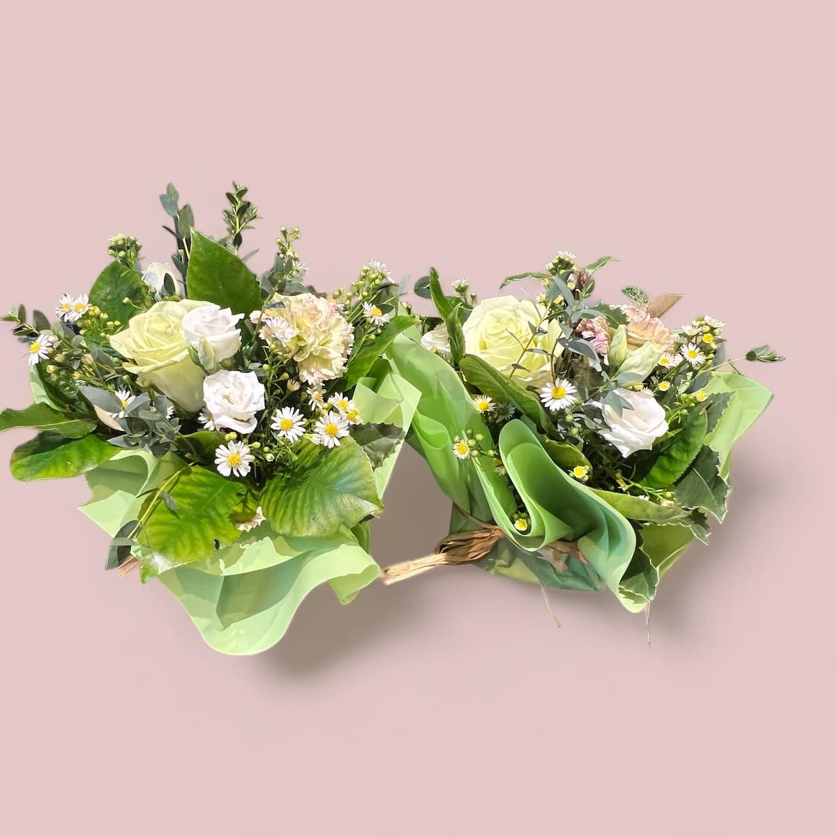 BooksBloomsBB2's tweet photo. #pagan wreath all bespoke work undertaken #blackburn #floralart 01254 581478 flowers@rummagerescuers.org.uk https://t.co/Z2sb0Ti4cd