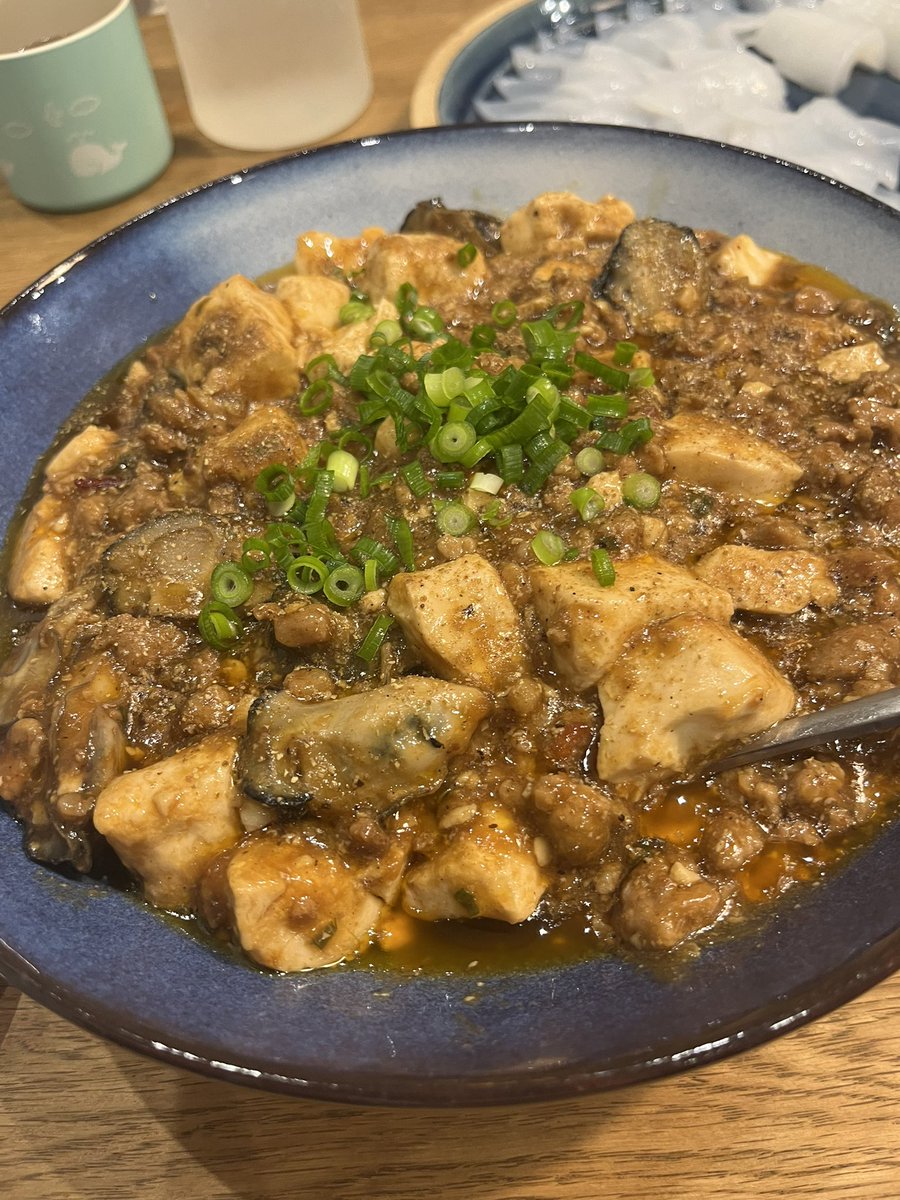 sari_swm's tweet photo. ご馳走記録。麻婆牡蠣が大優勝。
あと府中焼きも初めてたべたけど美味しかった。
福山にいって新たに素敵なご夫婦の愉快な飲み友達ができた。
30すぎてもお友達が新しくできるのは嬉しい。 https://t.co/eidgNdsiif