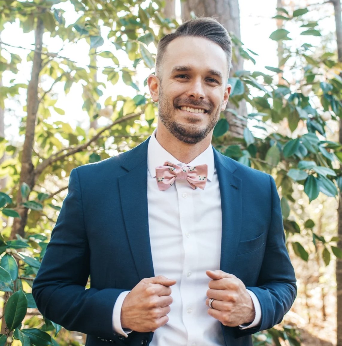 Our Magnolia Pink Bow Tie captures the quintessential Southern elegance in the fragrant white blooms of a magnolia tree.

How would you style our Magnolia Pink Bow Tie?

#highcotton #highcottonties #HighCottonStyle #MensFashion #TieGame #SouthernLiving #SouthernStyle #SuitedUp